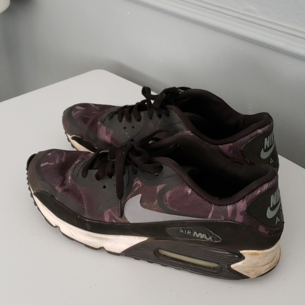 Sneakers - Picture 3 of 3
